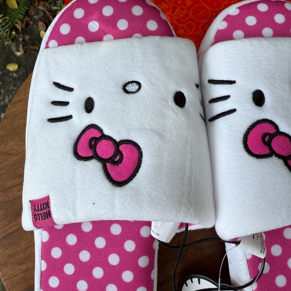 Hello Kitty Shoes - NEW Sanrio Hello Kitty Slides slippers L - 8/9